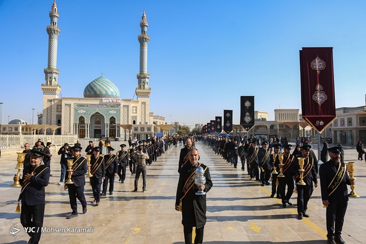 آیین شمع گردانی خادمان حرم حضرت معصومه(س)
