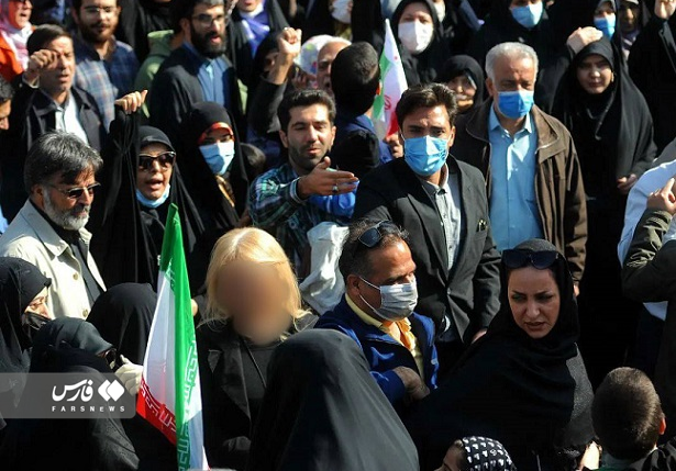 بی حجاب در راهپیمایی