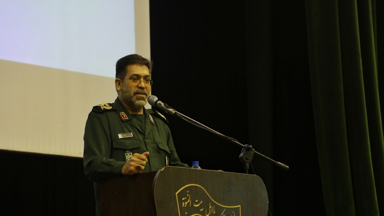 در مورد کادرسازی برای انقلاب کوتاهی شده/ اجازه نمی‌دهیم دشمن در فضای غبارآلود به نفع خود استفاده کند