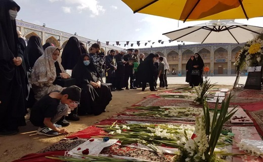 ادای احترام سفیران کریمه به شهدای حمله تروریستی حرم شاهچراغ (ع) + تصاویر