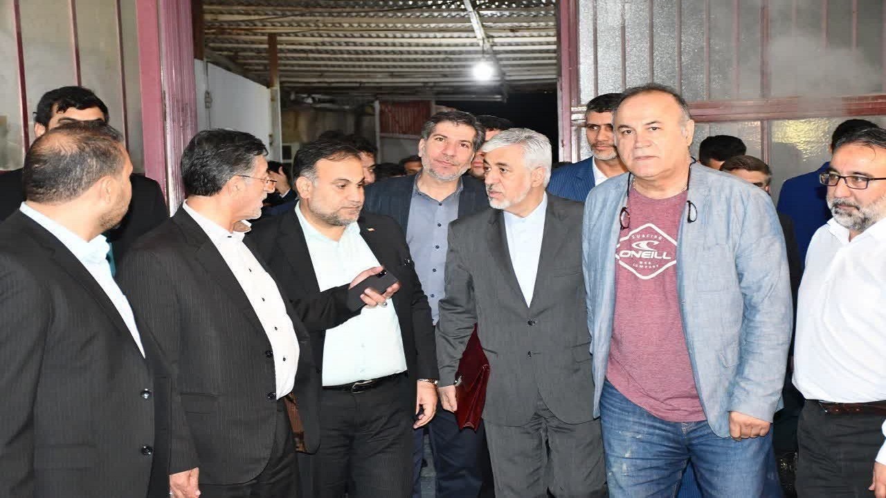 بازدید وزیر ورزش از کارخانه تولید لباس تیم ملی در جام جهانی فوتبال