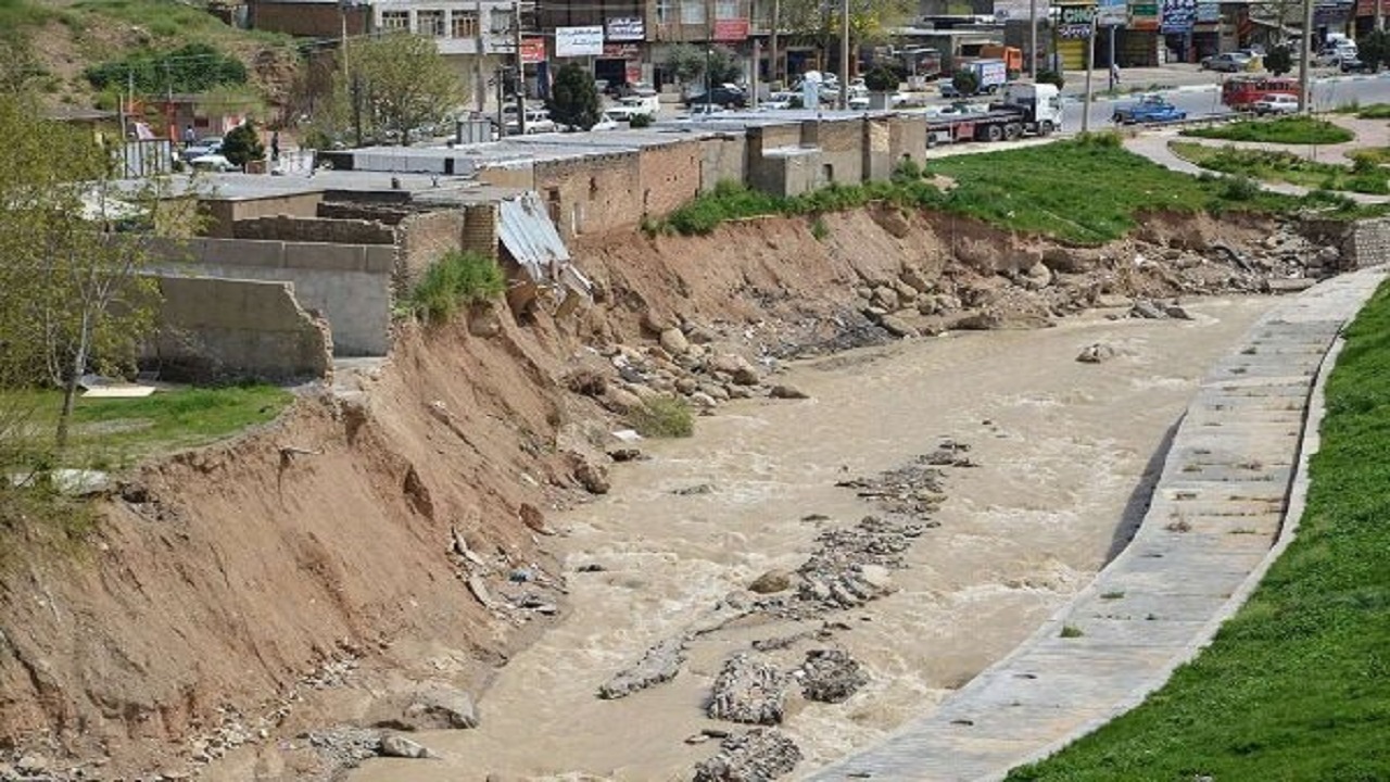 ساخت و ساز در مسیر رودخانه‌ها و پل‌ها ممنوع است