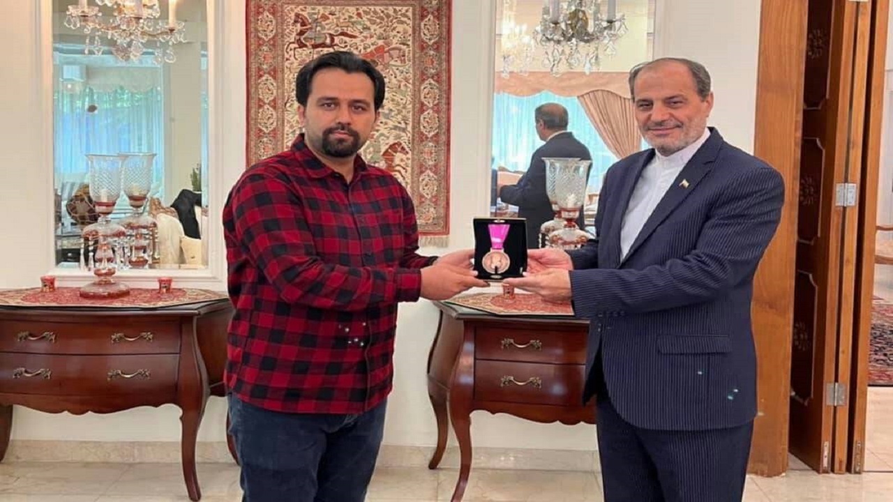 تقدیر و قدردانی از دانش آموزان مدال آور مسابقات علوم و اختراعات ۲۰۲۲ اندونزی