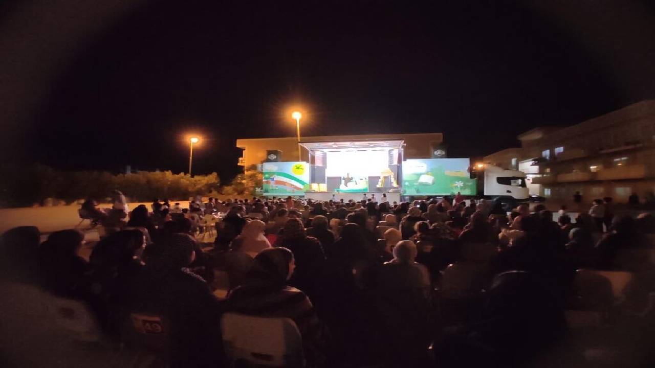 تماشاخانه سیار کانون میهمان کودکان و نوجوانان جزیره کیش شد