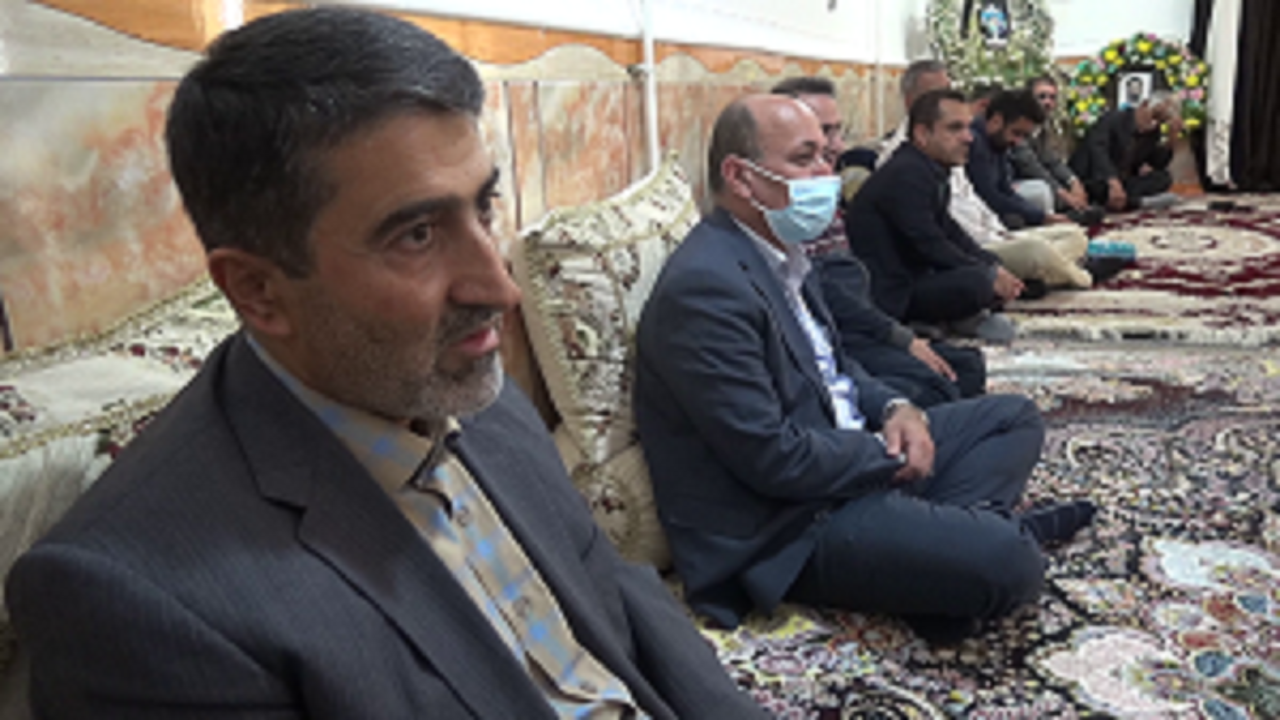 معاون وزیر نیرو با خانواده شهیدان خوب دیدار کرد