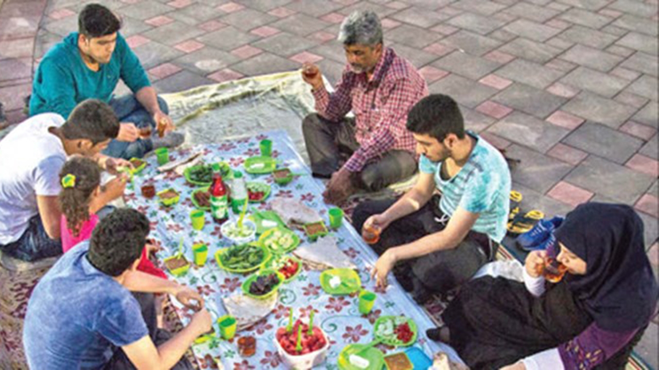 مکروهاتی که هنگام غذا خوردن باید از آنها پرهیز کرد + فیلم