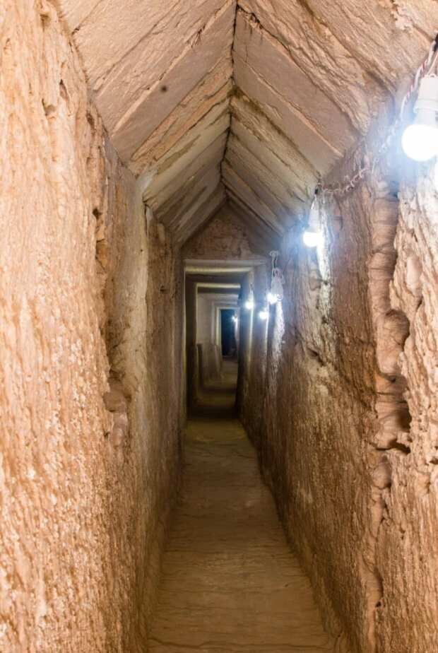 کشف ۲ سر سنگی در یک تونل عجیب مصر