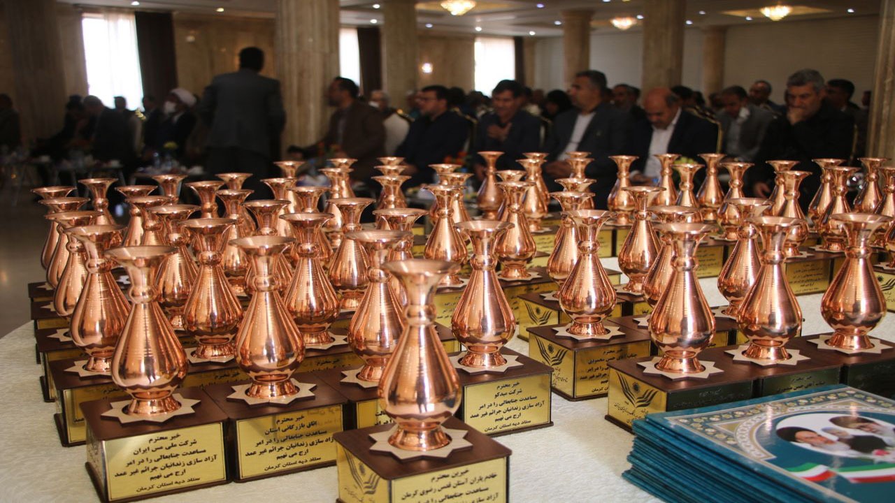 از خیران ستاد دیه کرمان تجلیل شد