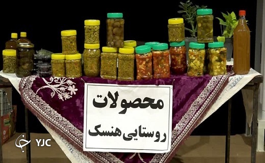 بانوان هنرمند روستا&zwnj;های بافق هنر خود را به نمایش گذاشتند+تصاویر