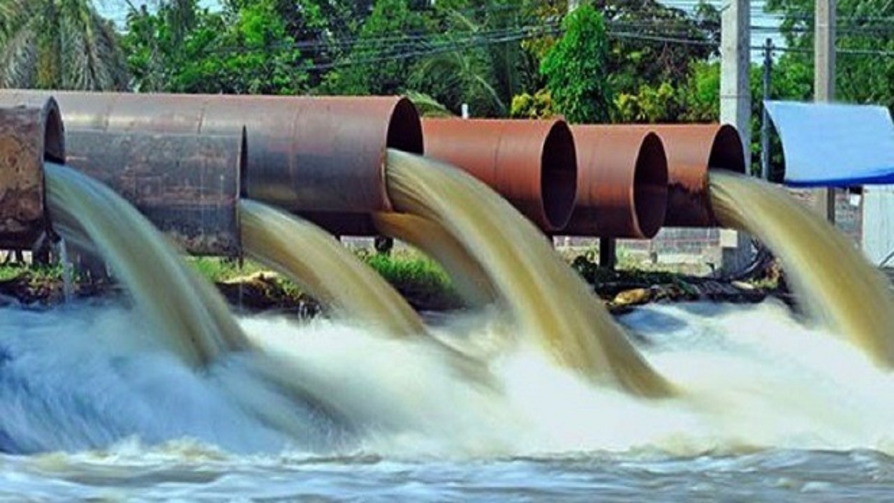 تخلیه ضایعات ریخته‌گری در رودخانه سلمان بخش سلفچگان