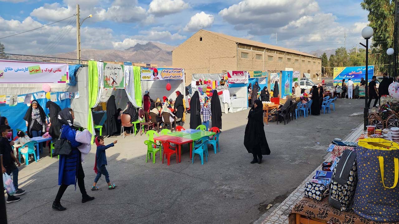 جشنواره پاییزه کودک و نوجوان در زرند، گشایش یافت