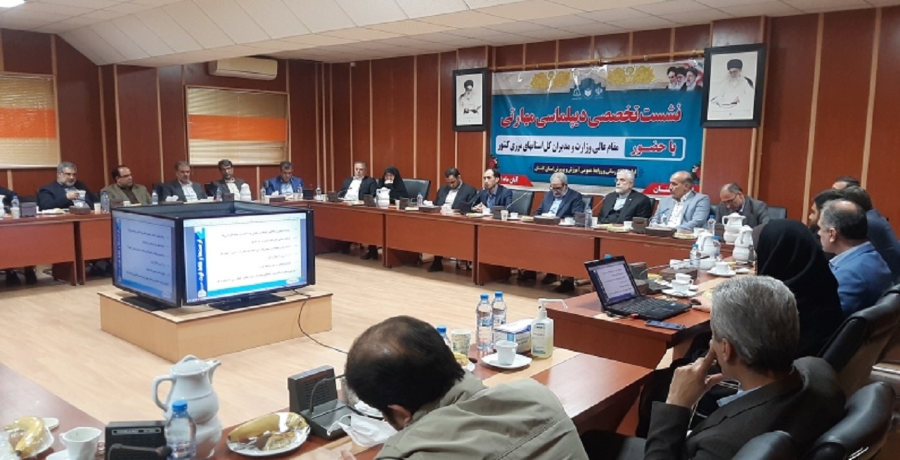 توسعه تعاملات آموزشی با کشورهای همسایه در قالب دیپلماسی مهارتی