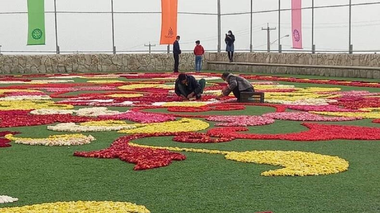 بزرگترین فرش سرگل خاورمیانه در محلات رونمایی می‌شود