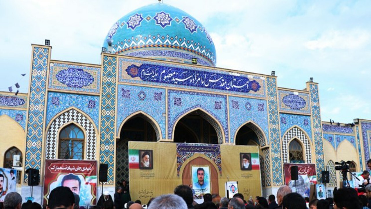 مزین شدن یکی از شبستان‌های حرم امامزاده سید معصوم (ع) به نام شهید زاهدلویی