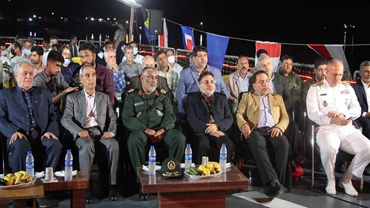 مراسم شب خاطره دفاع مقدس برعرشه ناو سهند+عکس