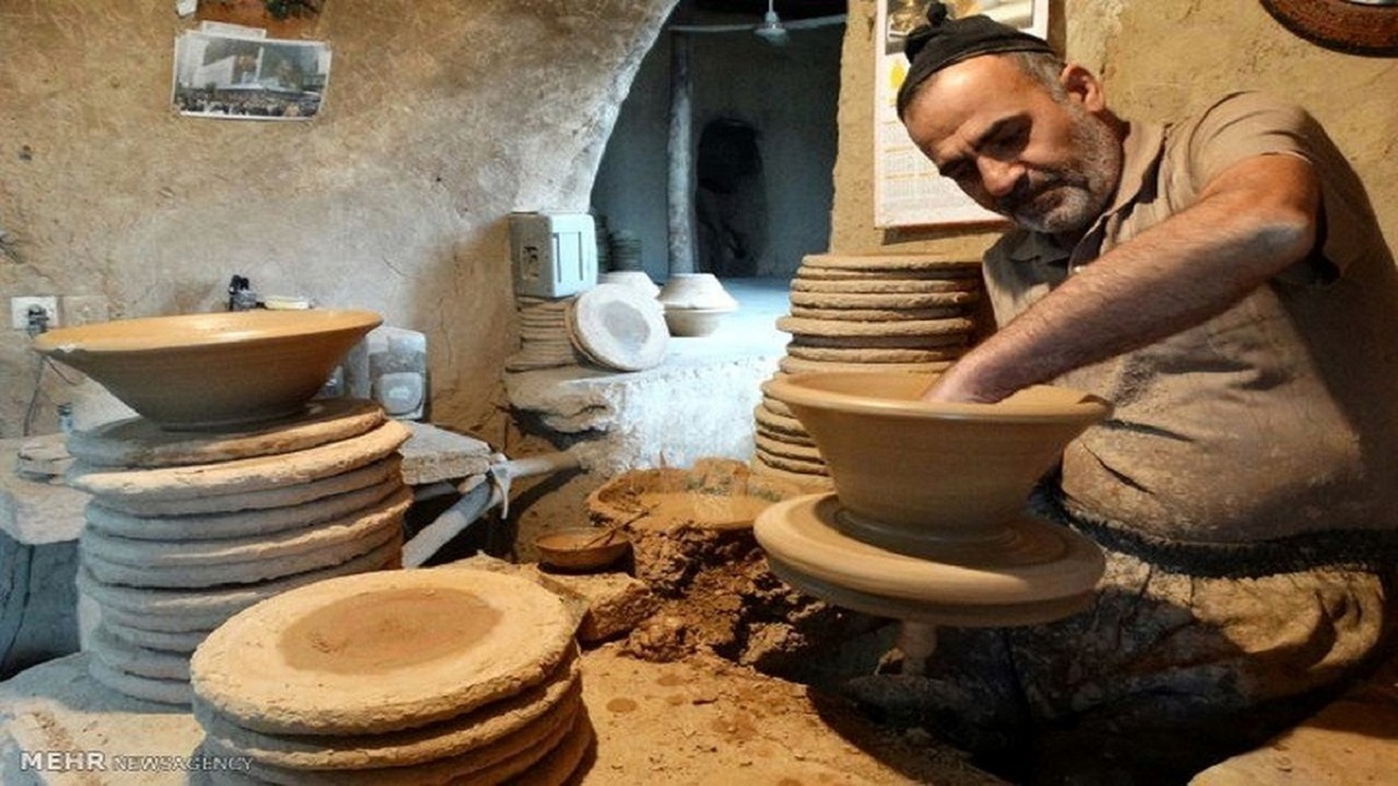 فعالیت ۳۲۰ واحد تولیدی سفال و سرامیک در لالجین