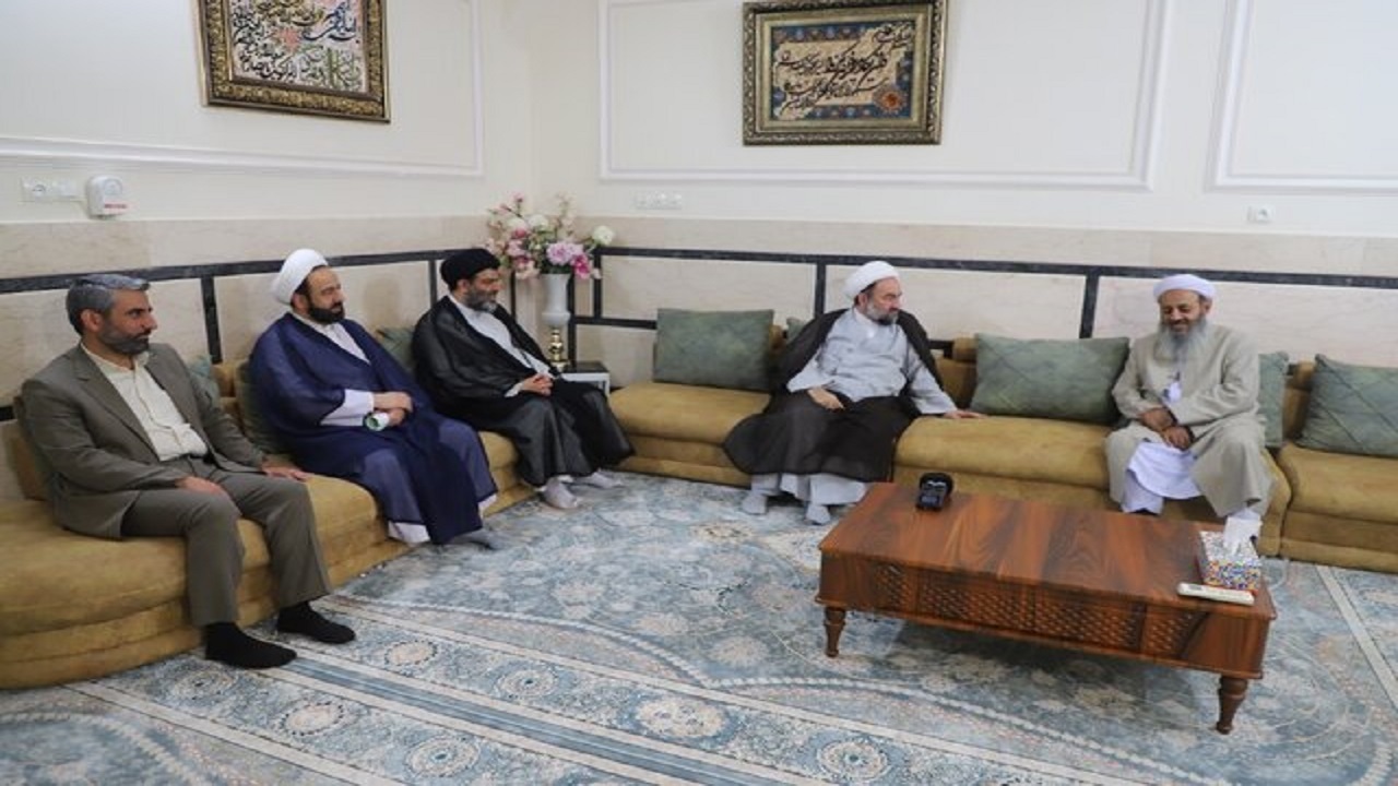 امام جمعه اهل سنت زاهدان با نماینده رهبر انقلاب دیدار کرد