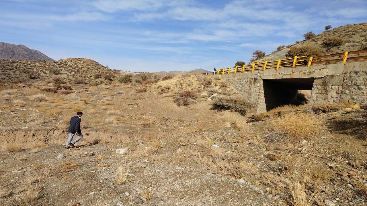 وجود بیش از ۴۳۰۰ پل در حوزه راه‌های جنوب کرمان