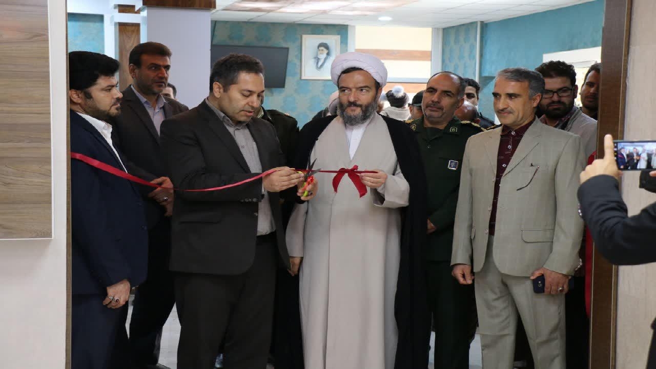 افتتاح نمایشگاهی از آثار هنرمندان دیار گروس