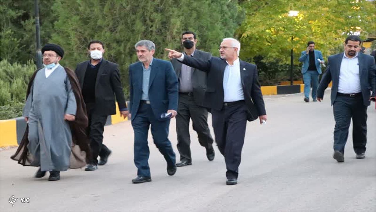 بررسی موانع پیش روی توسعه‌ی شرکت نمایشگاه‌های بین المللی فارس
