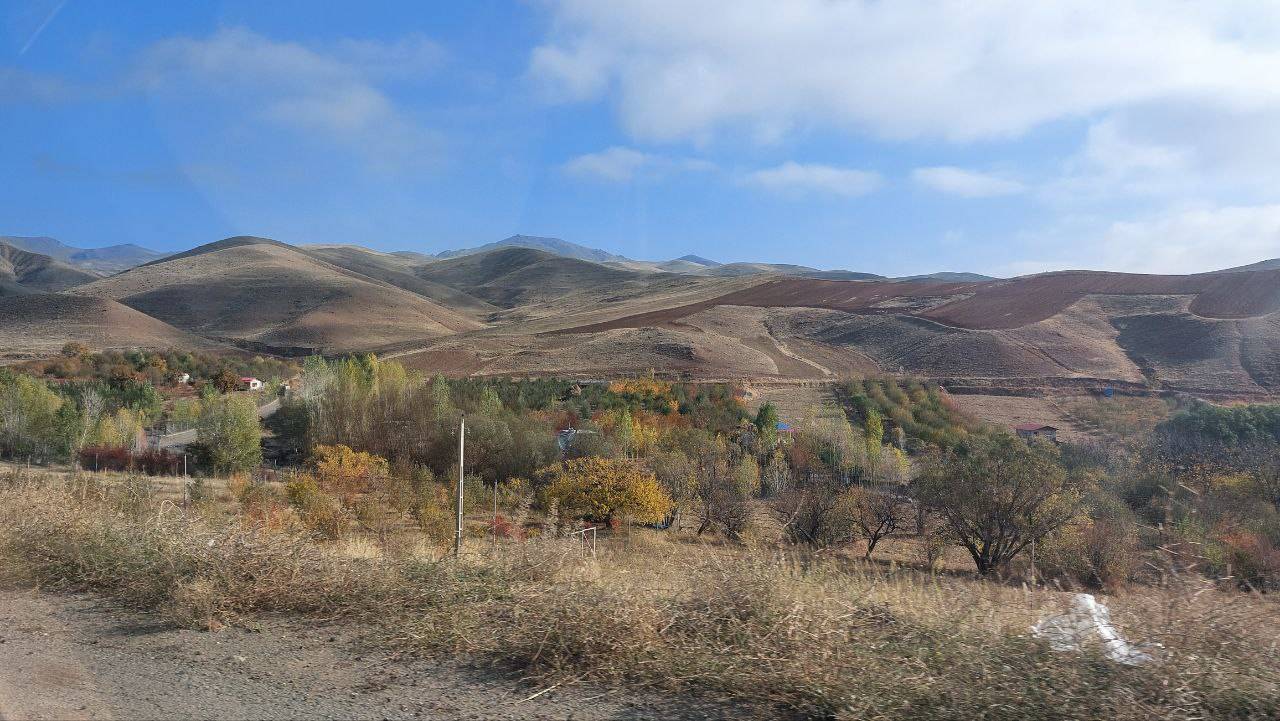 طبیعت پاییزی و درختان رنگارنگ روستای اوچ هاچای در قالب تصاویر