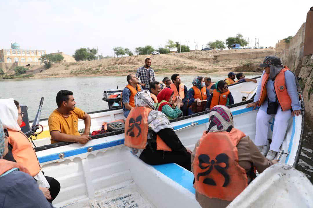 از
