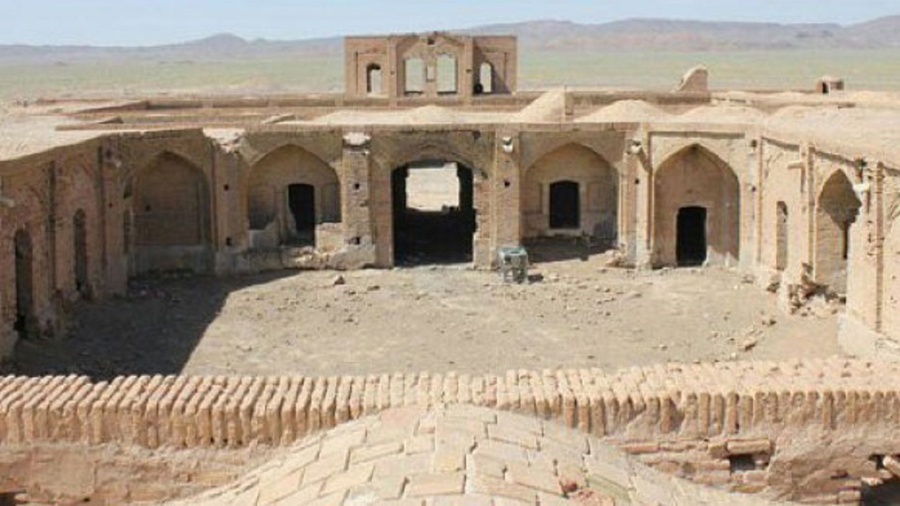 واگذاری کاروانسرای دولت‌آباد فراهان با قرارداد ۲۵ ساله