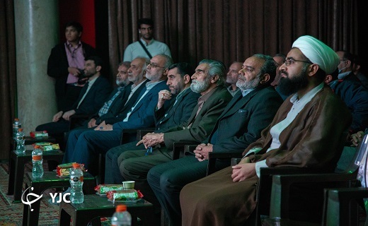 محفلی به یاد پنج سردار شهید در یزد+تصاویر محفلی به یاد پنج سردار شهید در یزد+تصاویر