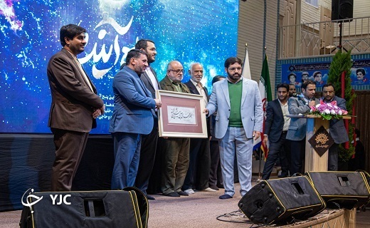محفلی به یاد پنج سردار شهید در یزد+تصاویر محفلی به یاد پنج سردار شهید در یزد+تصاویر