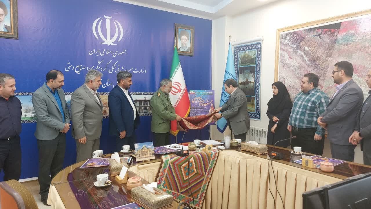 رونمایی از پوستر اولین جشنواره صنایع دستی در قزوین
