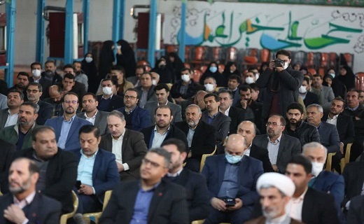استاندار اصفهان اظهار کرد: اکنون جمهوری اسلامی با اتکا به فرهنگ، هویت و تاریخ پرافتخاری که در این دفاع ۴۴ ساله داشته است باید تلاش کند با غفلت مولفه&zwnj;های هویتی خود را از دست ندهد در این راه عهد کرده ایم با بذل جان و مال خودمان نسبت به نسل آینده ادای دین کنیم.