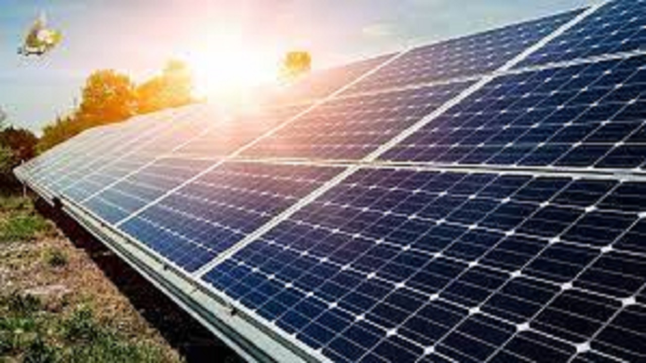 بسیج ۵ هزار پنل خورشیدی در اختیار محرومان استان اصفهان قرار می‌دهد