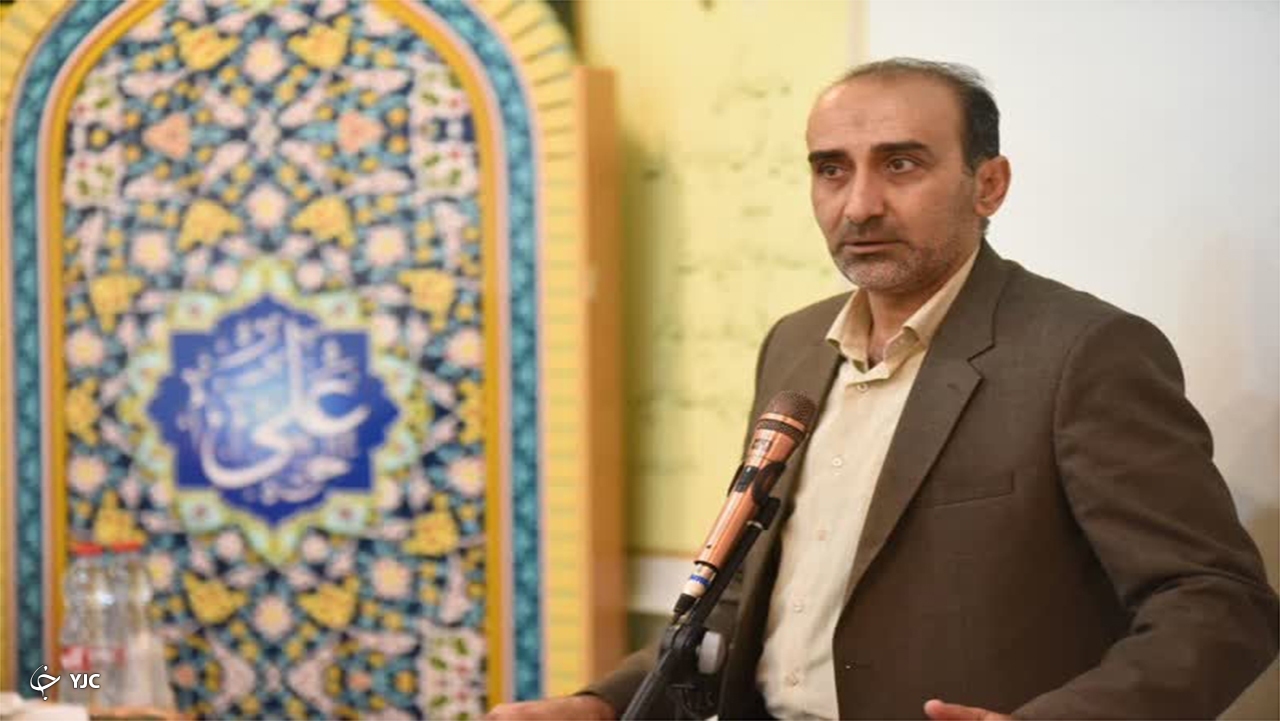 شاعران در اندیشه بازسازی فضای معنوی جامعه باشند
