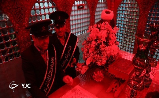 غبارروبی حرم مطهر امامزاده موسی مبرقع(ع)+تصاویر
