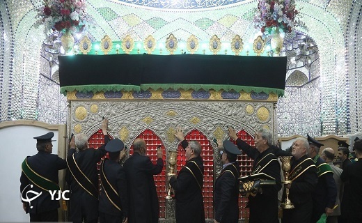 غبارروبی حرم مطهر امامزاده موسی مبرقع(ع)+تصاویر