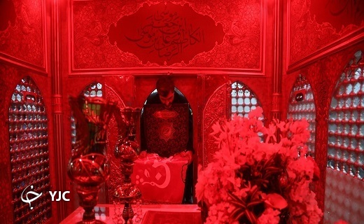 غبارروبی حرم مطهر امامزاده موسی مبرقع(ع)+تصاویر