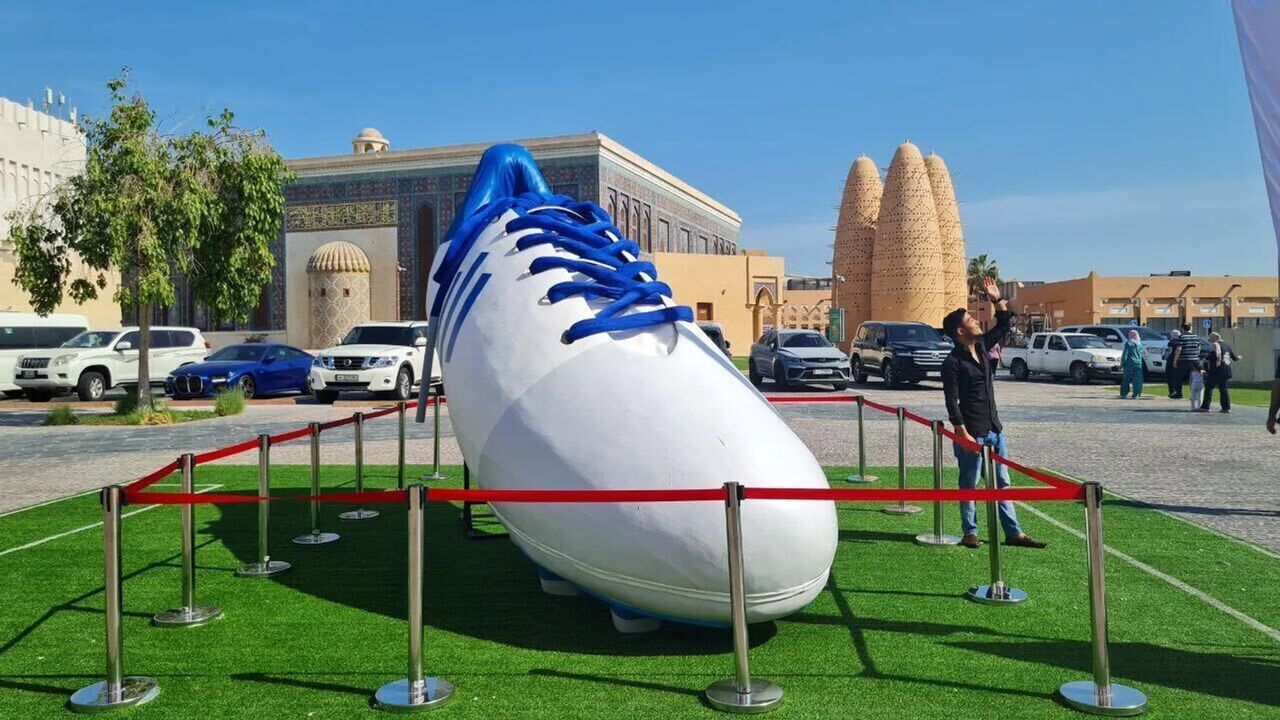کفش فوتبالی به وزن ۵۰۰ کیلوگرمی