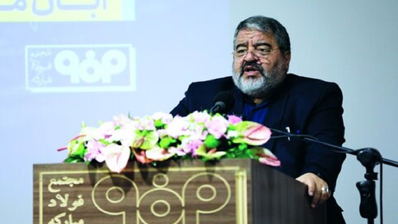 صنایع مادر کشور همچون صنعت فولاد، روند تولید خود را حفظ کنند