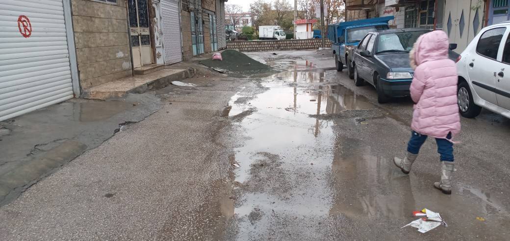 مشکل آفرینی جوشش فاضلاب برای اهالی شهرک زینبیه