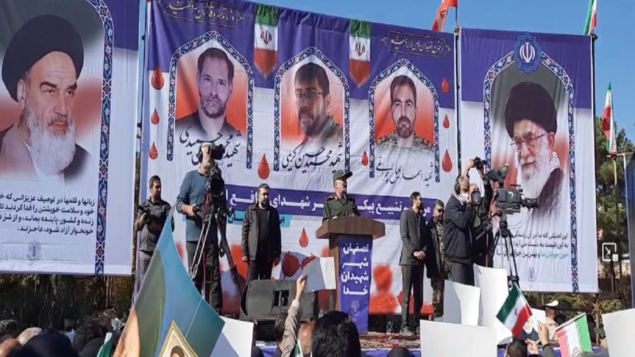 انقلاب اسلامی به مردم ایران استقلال و عزت بخشید