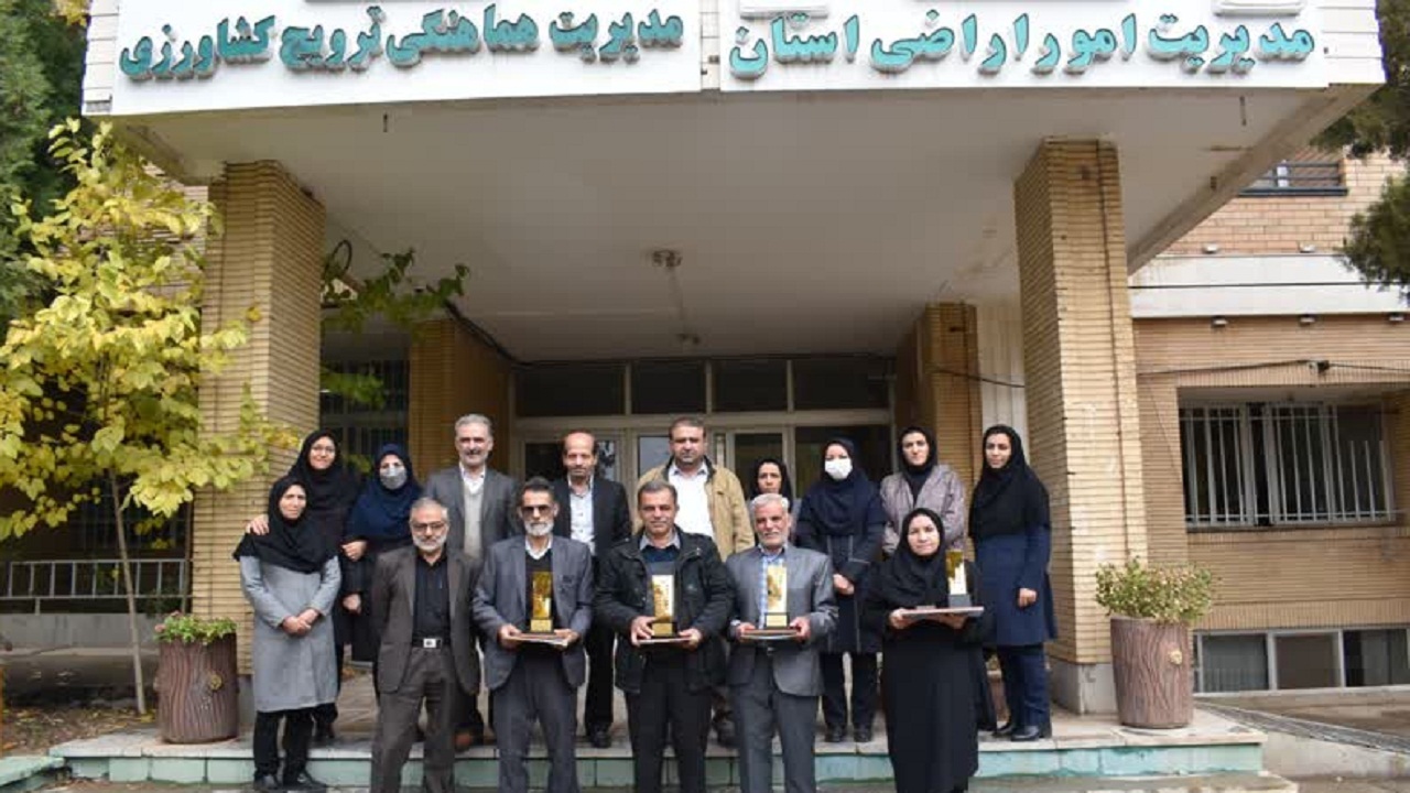 تقدیر از تولیدکنندگان برتر کشاورزی چهارمحال و بختیاری