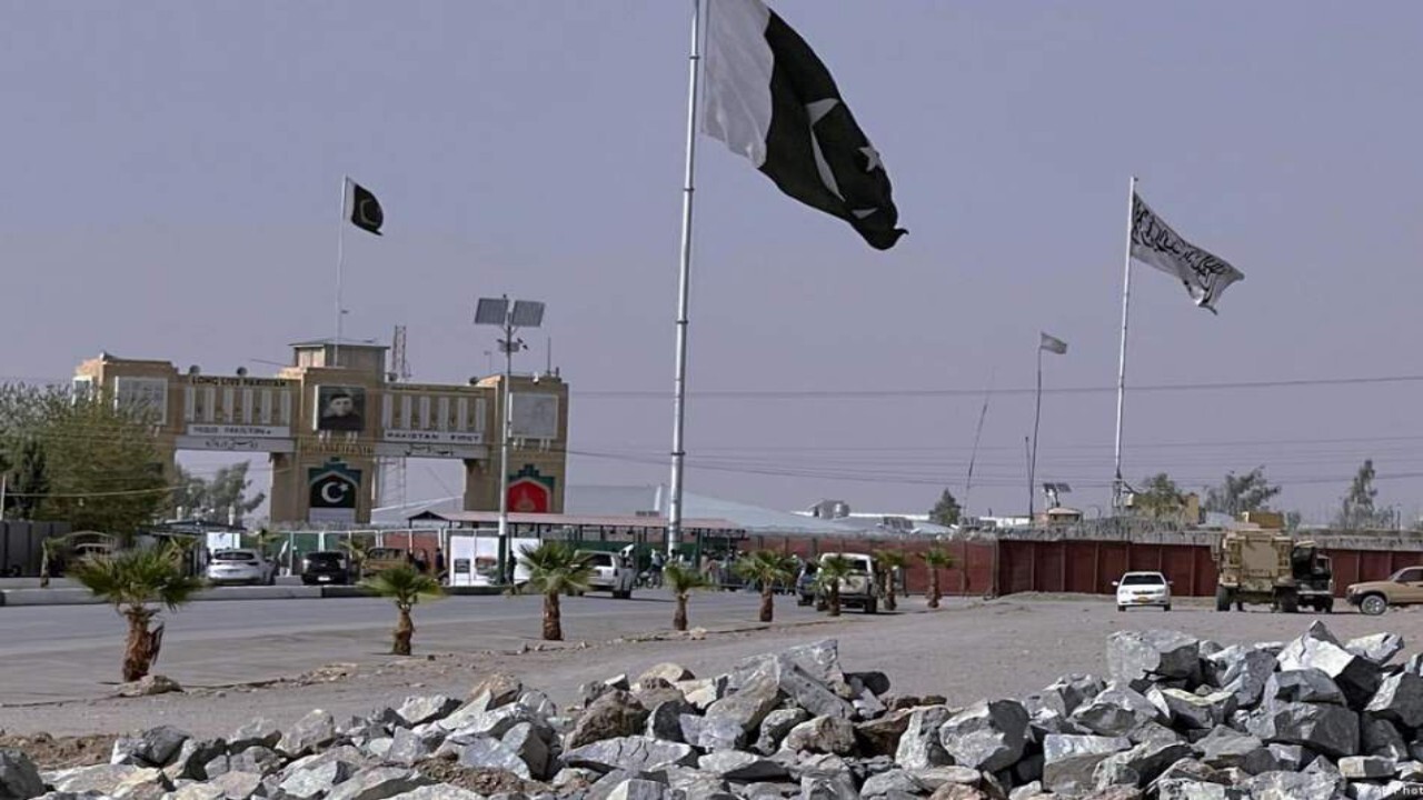 طالبان عامل تیراندازی بر نظامیان پاکستانی را به پاکستان سپردند