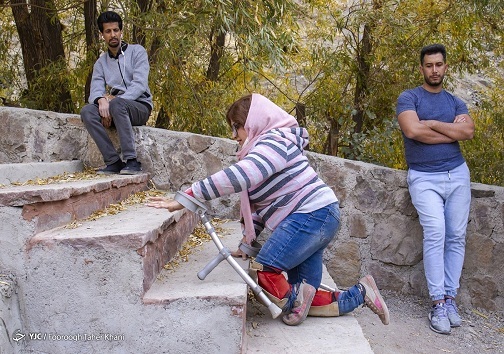 تردد معلولان از روی پله ها