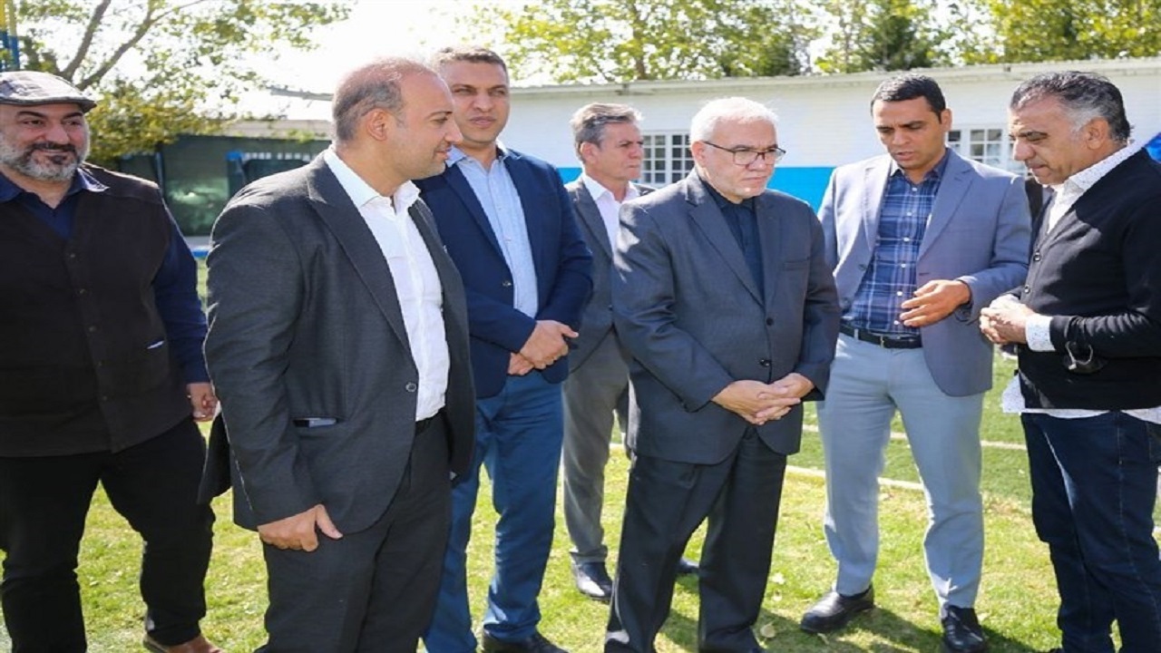 حضور مدیرعامل جدید استقلال در تمرین آبی ها/ فتح الله زاده یکم هفته از بازیکنان وقت خواست