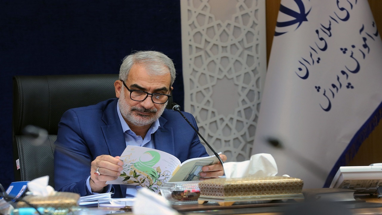 باید پاسخگوی سوالات دانش آموزان باشیم