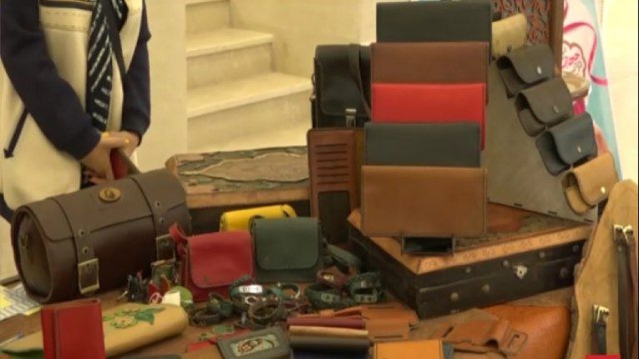 نمایش هنر دانشجویان در بازارچه فروش صنایع دستی