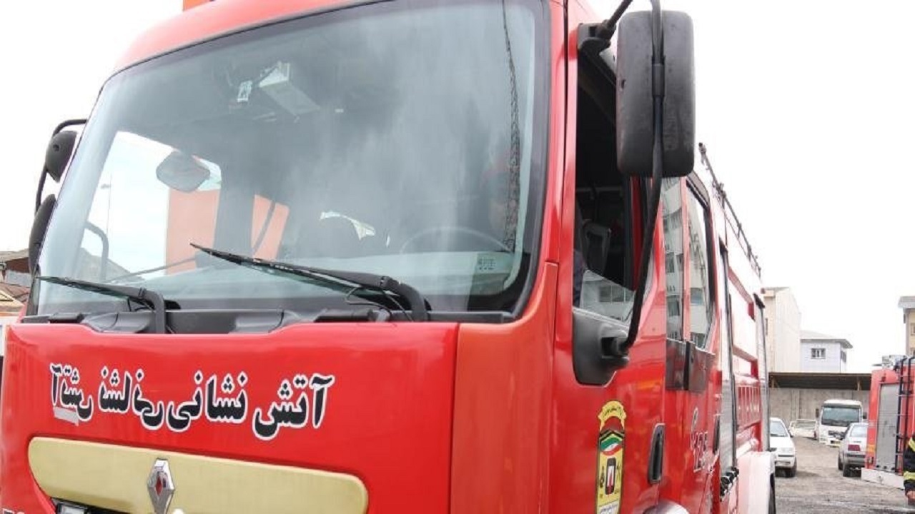 آتش سوزی یک واحد تجاری در رودسر