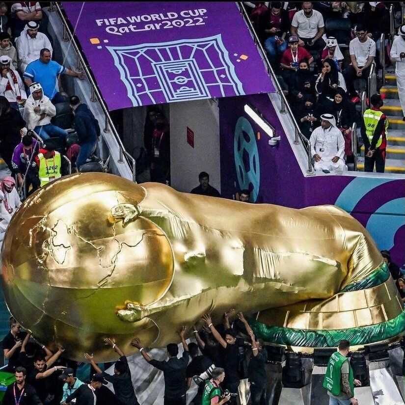 خراب شدن جام جهانی غول پیکر روی سر هواداران
