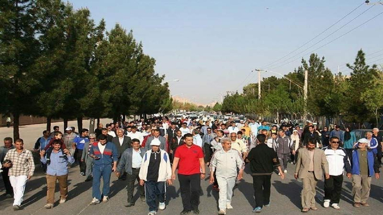 پیاده روی خانوادگی در شاهرود و دامغان + فیلم