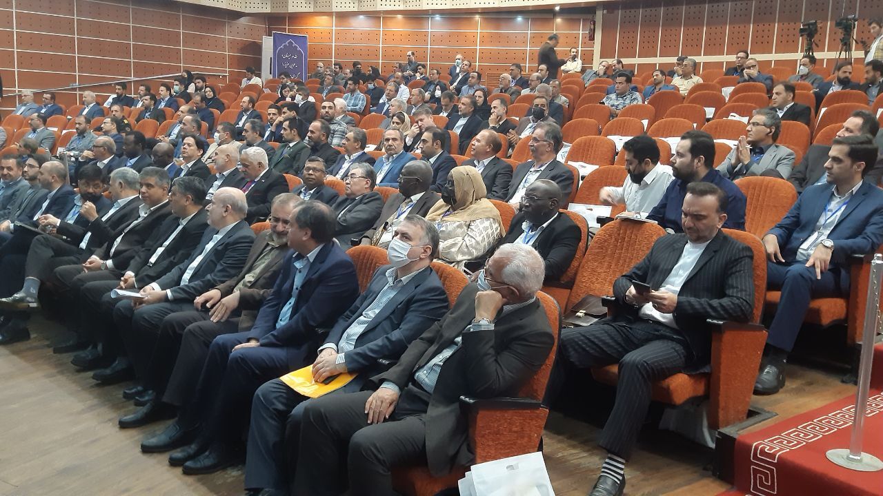 آغاز همایش فرصت‌های سرمایه‌گذاری شهر اراک با حضور میهمانان داخلی و خارجی